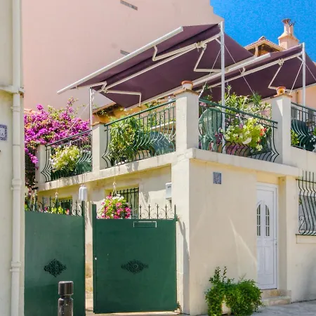 Vandrerhjem Casa Marina *